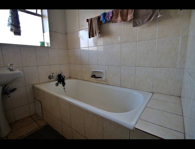 1 BEDROOM APARTMENT FOR SALE IN RHODESFIELD